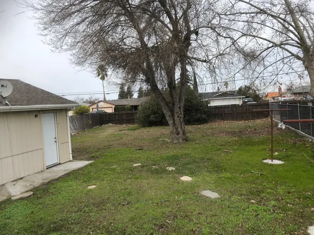 a view of a backyard with green space