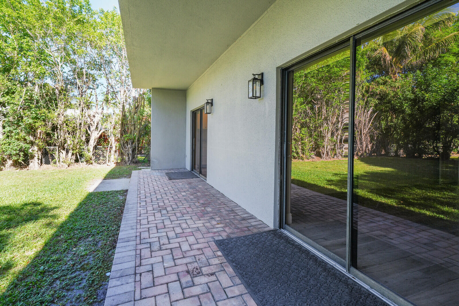 683 Dover Street, Unit 683 685 Boca Raton, FL 33487 - Photo 29 of 31 30_DSC02077_mls