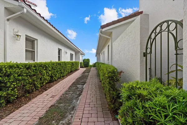a view of a pathway in outside of the house