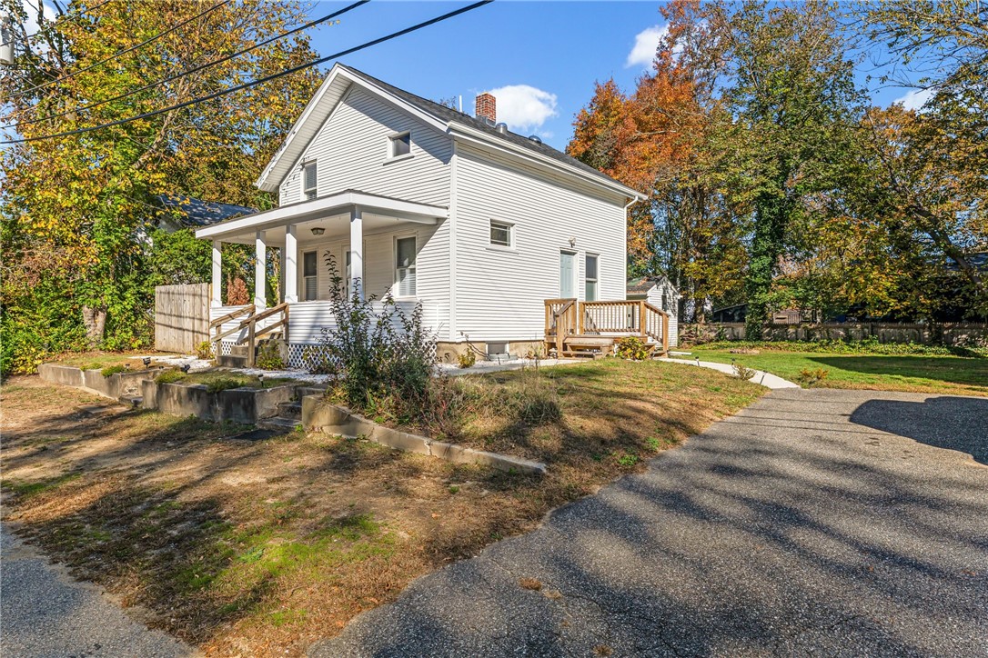 34 Read Avenue Barrington, RI 02806 - Photo 2 of 25
