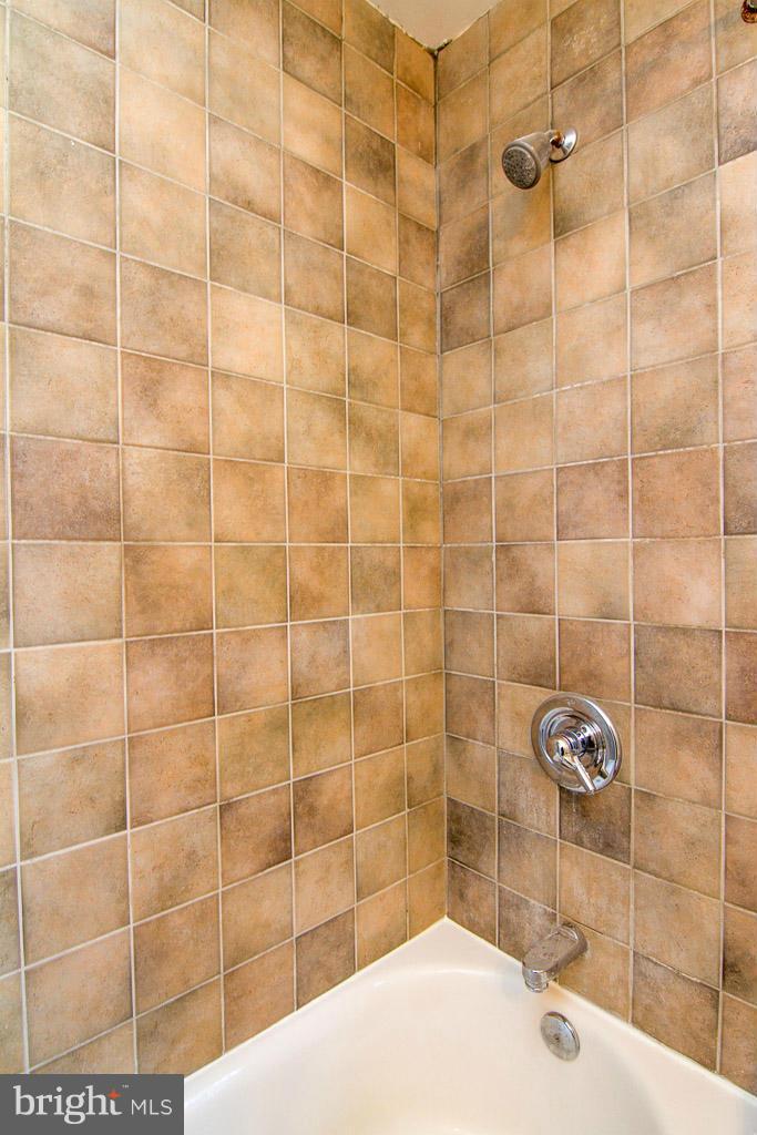 4805 Keswick Road Baltimore, MD 21210 - Photo 22 of 30 Hall Bath