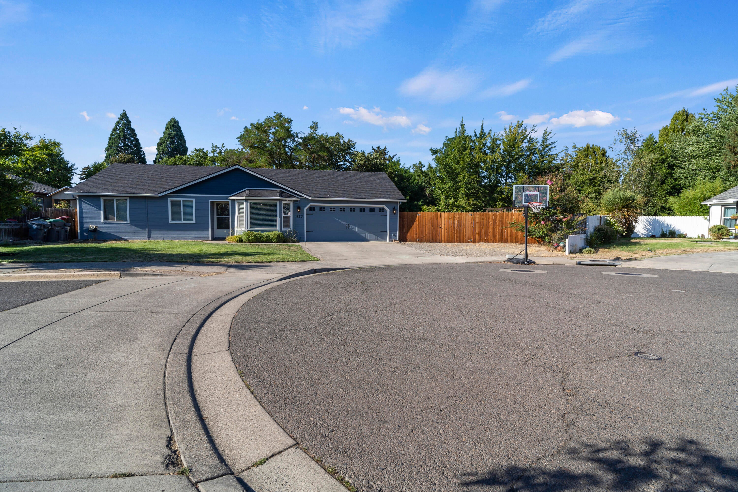 853 Greenleaf Lane Central Point, OR 97502 - Photo 4 of 35 853 Greenleaf Lane 4