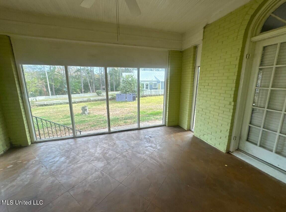 627 Mohawk Avenue Jackson, MS 39216 - Photo 6 of 12 34