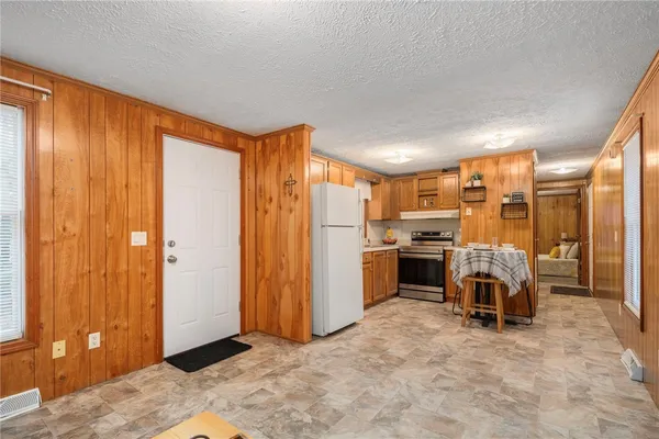 $2,000 | 111 Mishnock Road, West Greenwich, RI 02817