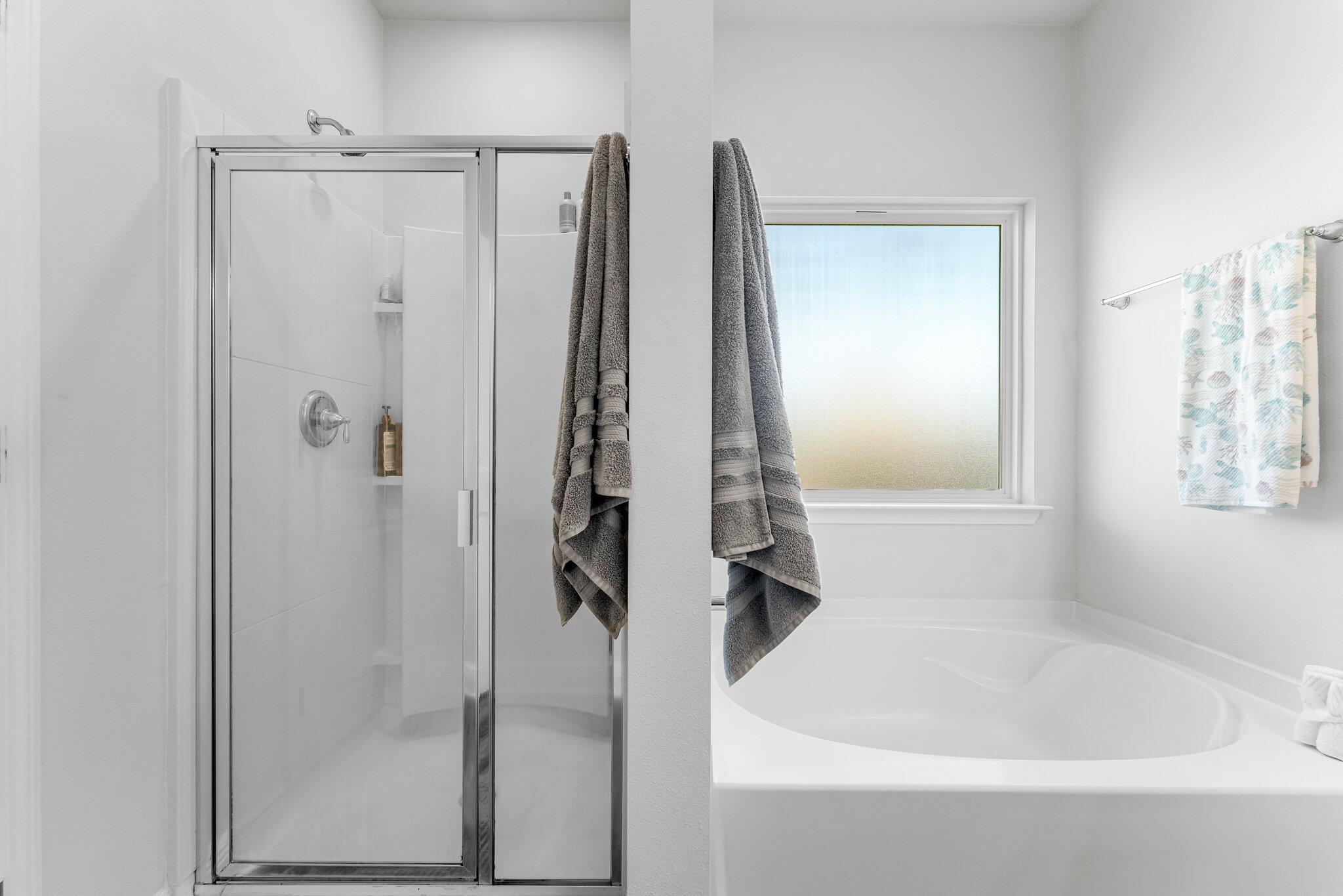 813 Cason Circle Panama City, FL 32405 - Photo 10 of 20 a bathroom with a bathtub and a shower