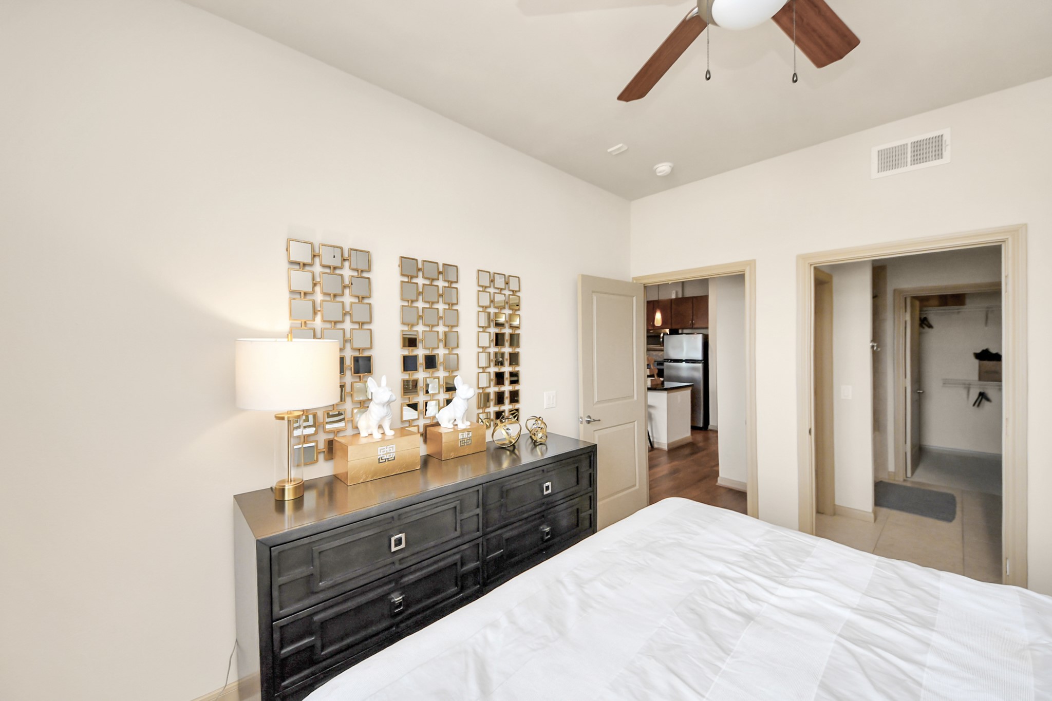 6363 San Felipe Street, Unit 314 Houston, TX 77057 - Photo 17 of 43 a spacious bedroom with a bed and a dresser