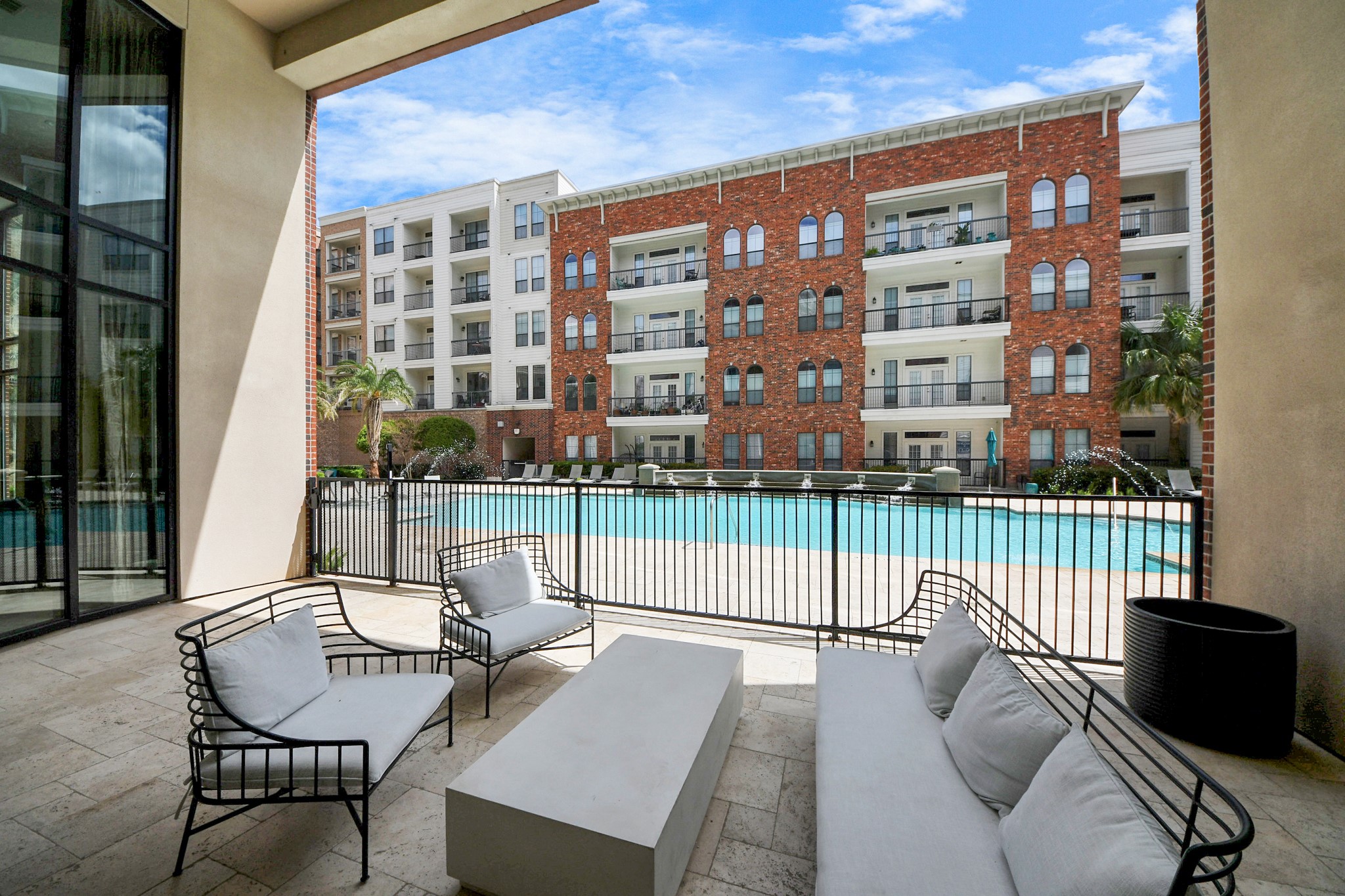 6363 San Felipe Street, Unit 314 Houston, TX 77057 - Photo 30 of 43 a balcony with table and chairs
