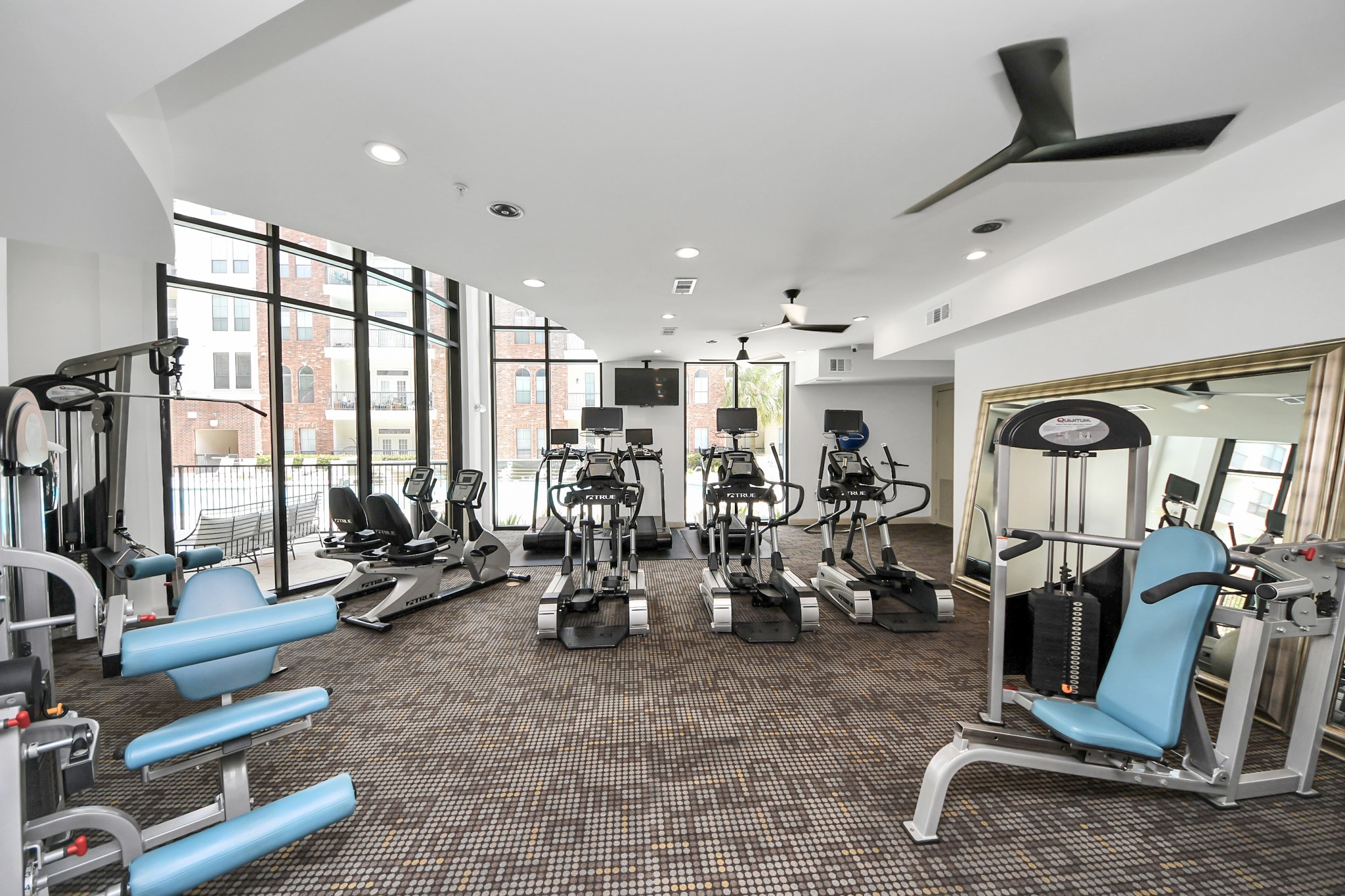 6363 San Felipe Street, Unit 314 Houston, TX 77057 - Photo 4 of 43 a view of a room with gym equipment