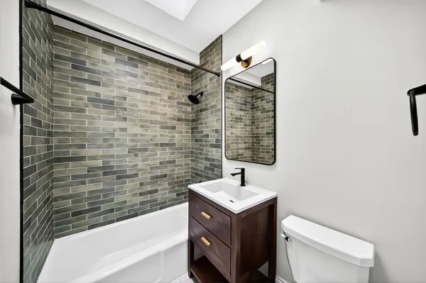 $2,800 | 19 East 1st Street, Unit C, Hinsdale, IL 60521