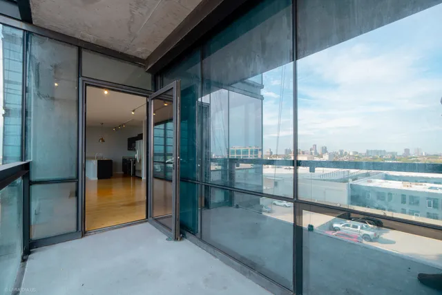 $350,000 | 860 West Blackhawk Street, Unit 805, Chicago, IL 60642