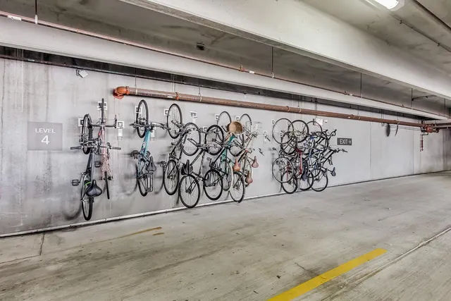 $350,000 | 860 West Blackhawk Street, Unit 805, Chicago, IL 60642