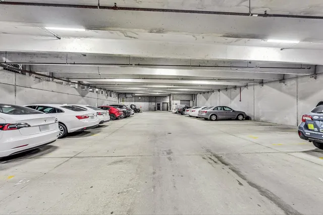 $350,000 | 860 West Blackhawk Street, Unit 805, Chicago, IL 60642