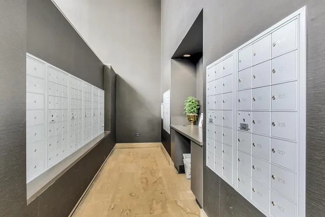 a view of entryway with window