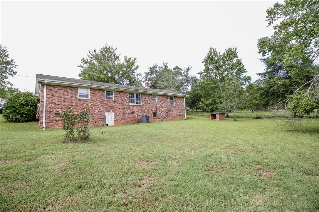 641 Barnes Road Seneca, SC 29672 - Photo 5 of 35 Gallery Image 5