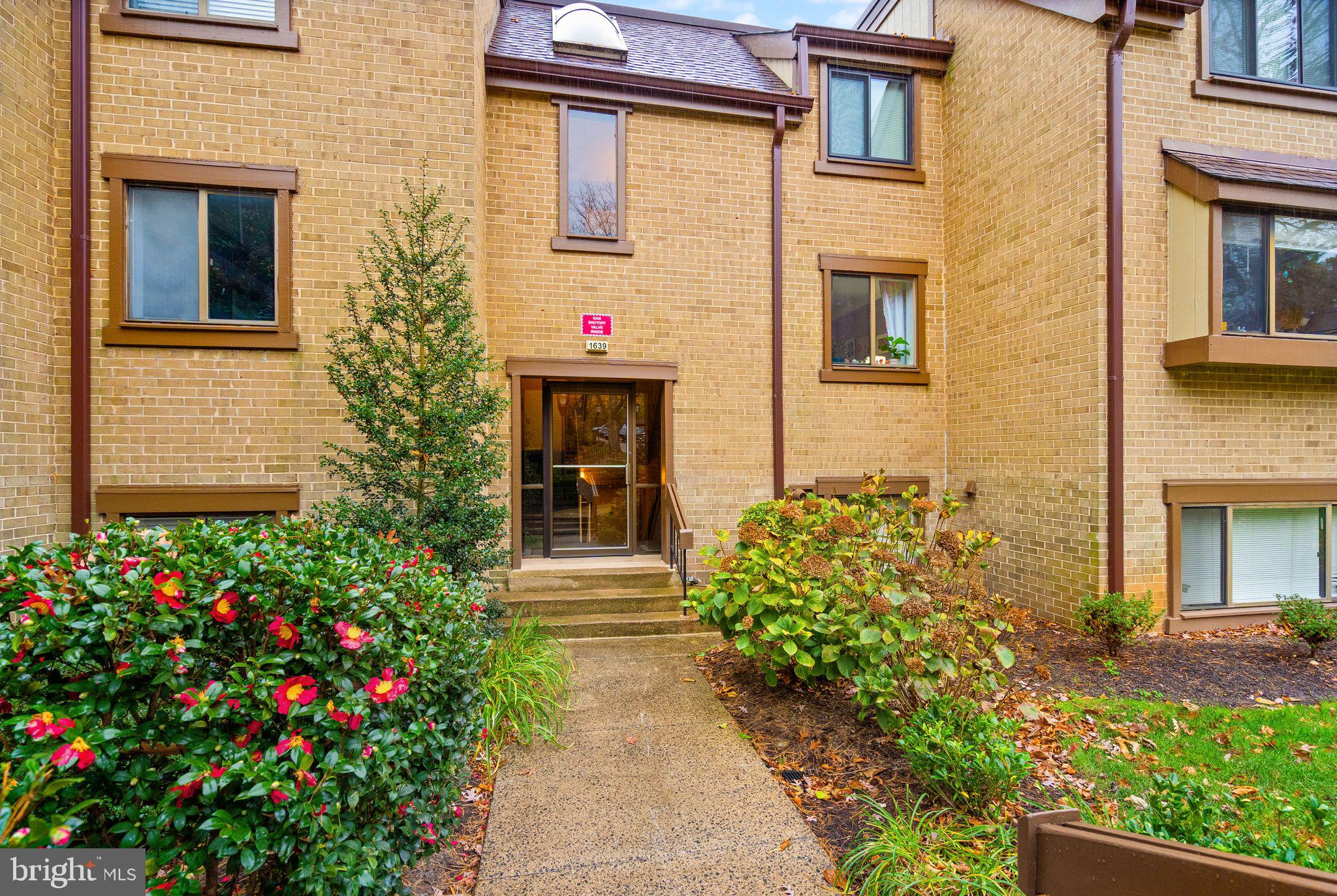 1639 Parkcrest Circle, Unit 200 Reston, VA 20190 - Photo 1 of 44