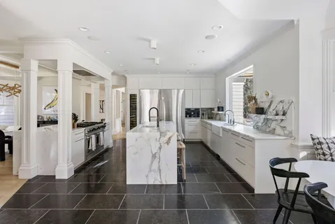 9 Old Pine Drive, East Hampton, NY 11937