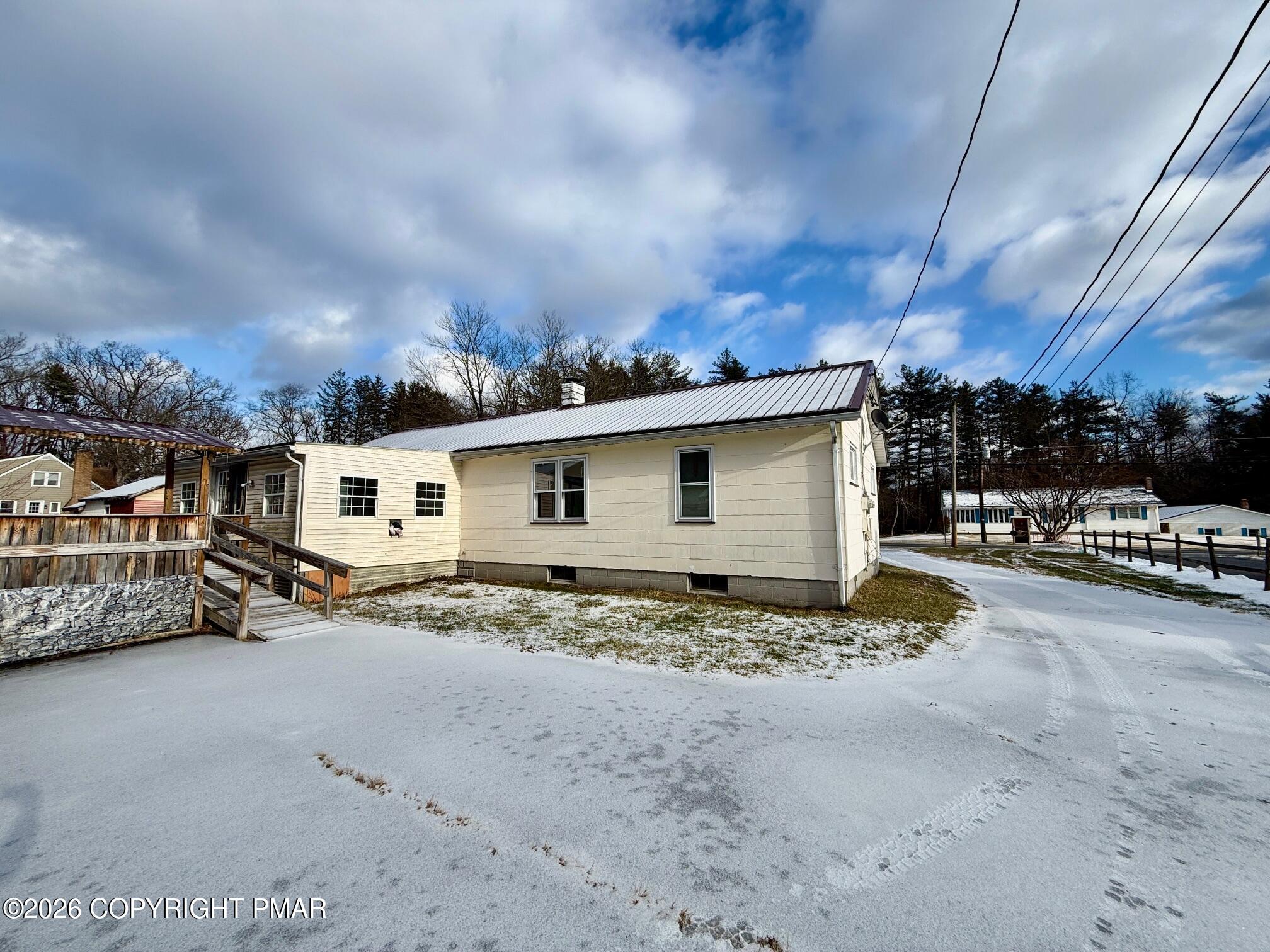 197 Highway 715 Brodheadsville, PA 18322 - Photo 4 of 20 IMG_2556