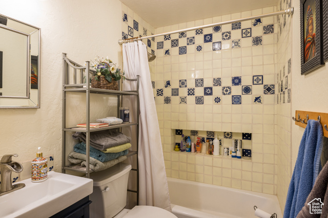 1095 South Montezuma Canyon Road Monticello, UT 84535 - Photo 56 of 109 Main level mud room full bathroom