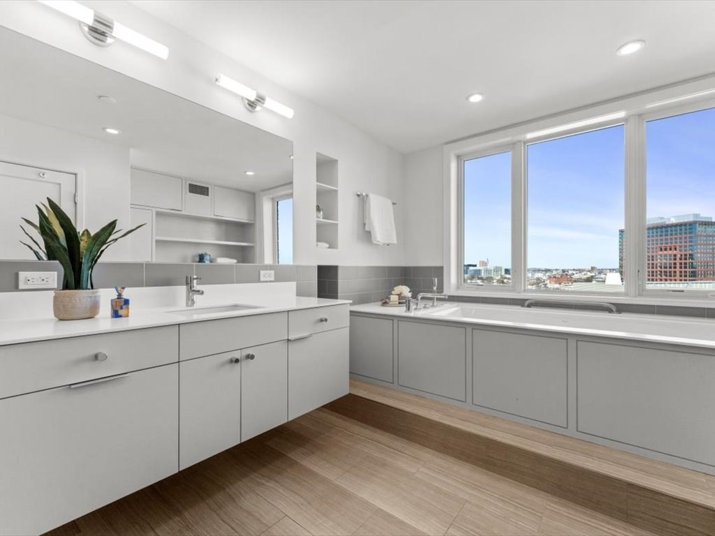 10 Rogers Street, Unit PH4 Cambridge, MA 02142 - Photo 14 of 28