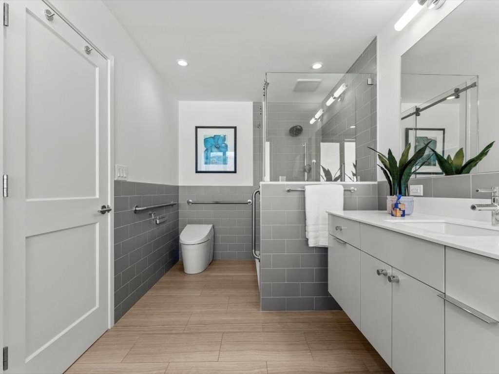 10 Rogers Street, Unit PH4 Cambridge, MA 02142 - Photo 15 of 28