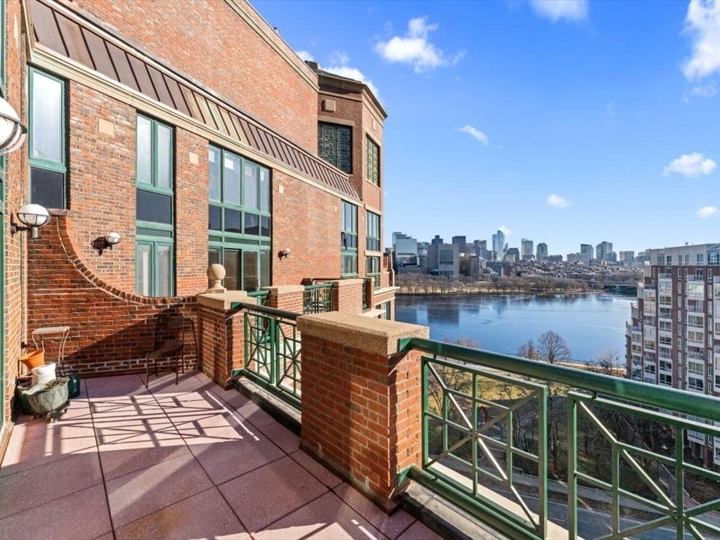 10 Rogers Street, Unit PH4 Cambridge, MA 02142 - Photo 4 of 28