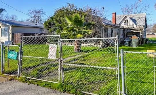 a view of a porch in front of house