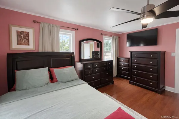 $899,999 | 7 Meyer Avenue, Lawrence, NY 11559