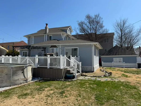 $899,999 | 7 Meyer Avenue, Lawrence, NY 11559