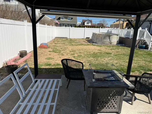 $899,999 | 7 Meyer Avenue, Lawrence, NY 11559