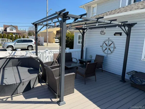 $899,999 | 7 Meyer Avenue, Lawrence, NY 11559