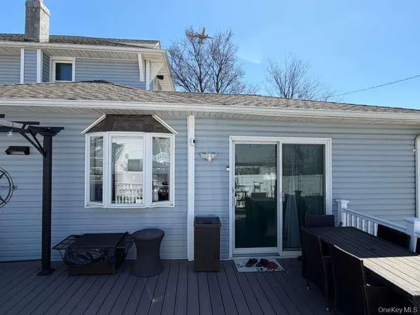 $899,999 | 7 Meyer Avenue, Lawrence, NY 11559