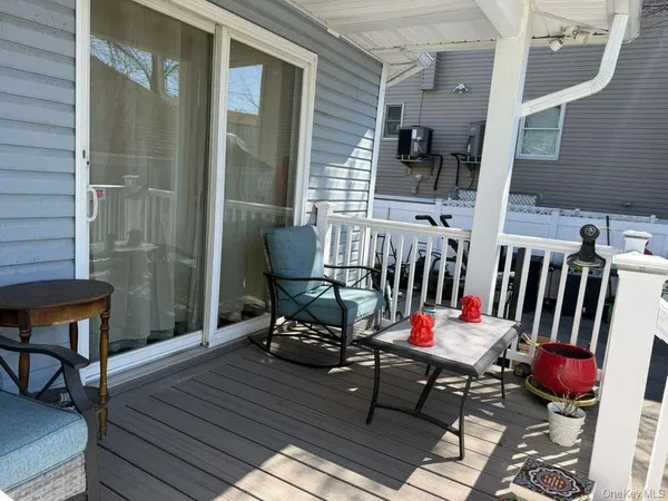 $899,999 | 7 Meyer Avenue, Lawrence, NY 11559