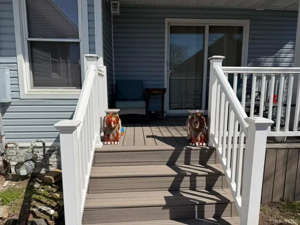 $899,999 | 7 Meyer Avenue, Lawrence, NY 11559