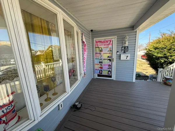 $899,999 | 7 Meyer Avenue, Lawrence, NY 11559