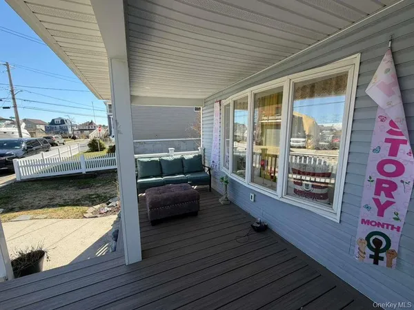 $899,999 | 7 Meyer Avenue, Lawrence, NY 11559