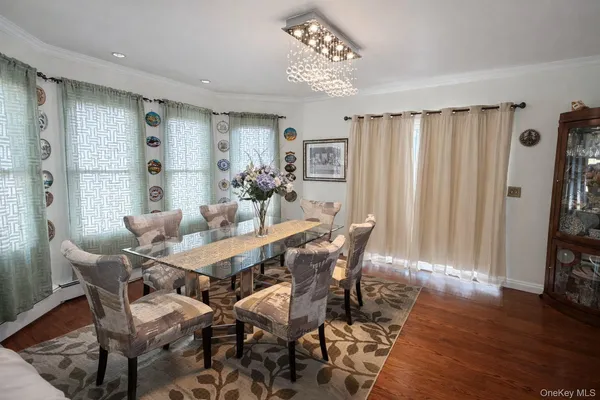 $899,999 | 7 Meyer Avenue, Lawrence, NY 11559
