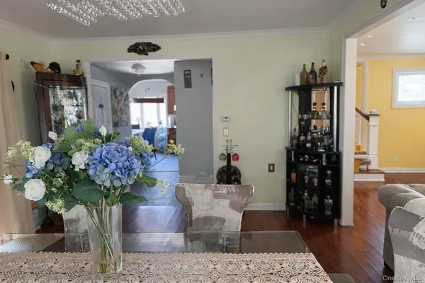 $899,999 | 7 Meyer Avenue, Lawrence, NY 11559