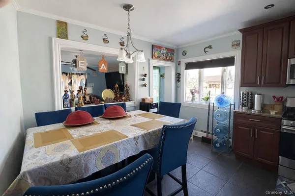 $899,999 | 7 Meyer Avenue, Lawrence, NY 11559