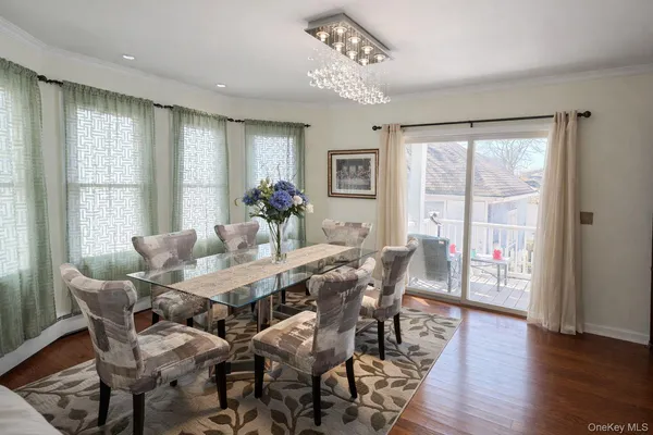 $899,999 | 7 Meyer Avenue, Lawrence, NY 11559