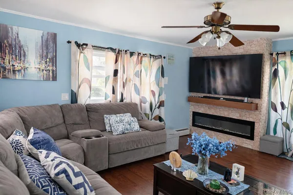 $899,999 | 7 Meyer Avenue, Lawrence, NY 11559