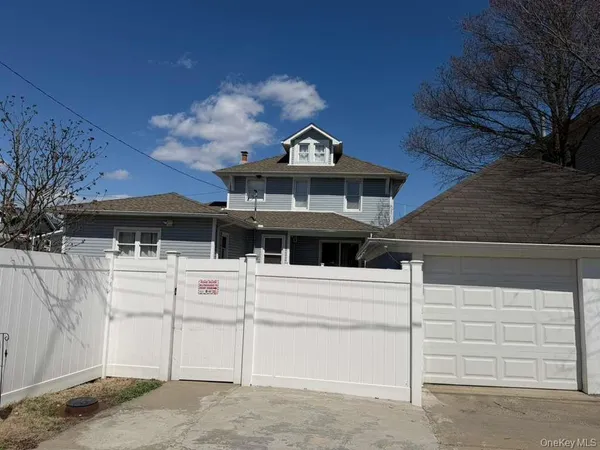 $899,999 | 7 Meyer Avenue, Lawrence, NY 11559