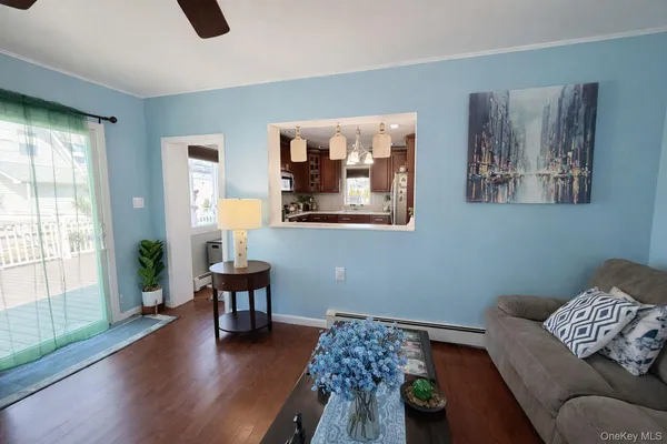 $899,999 | 7 Meyer Avenue, Lawrence, NY 11559