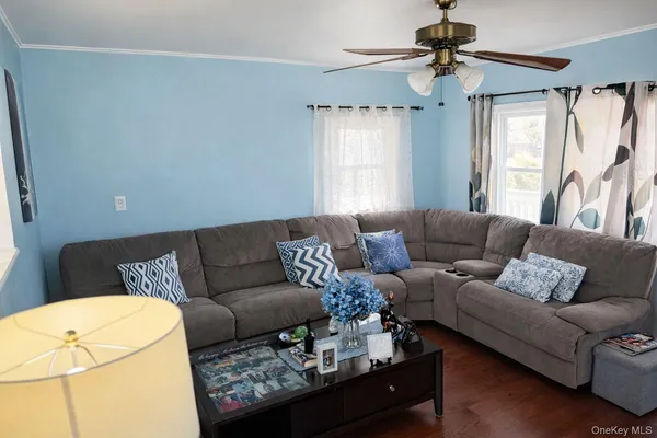 $899,999 | 7 Meyer Avenue, Lawrence, NY 11559