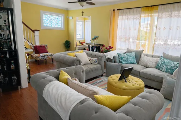 $899,999 | 7 Meyer Avenue, Lawrence, NY 11559