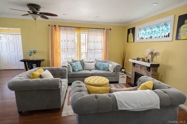 $899,999 | 7 Meyer Avenue, Lawrence, NY 11559