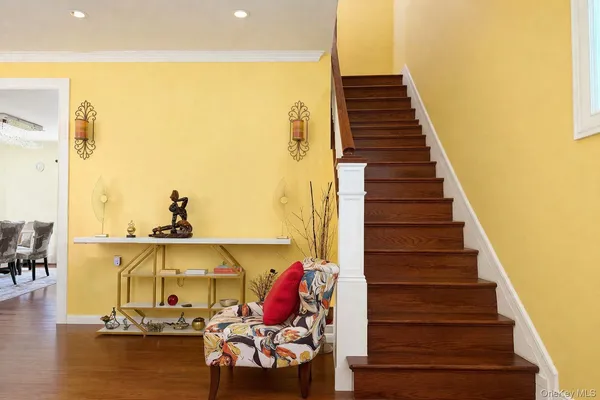 $899,999 | 7 Meyer Avenue, Lawrence, NY 11559