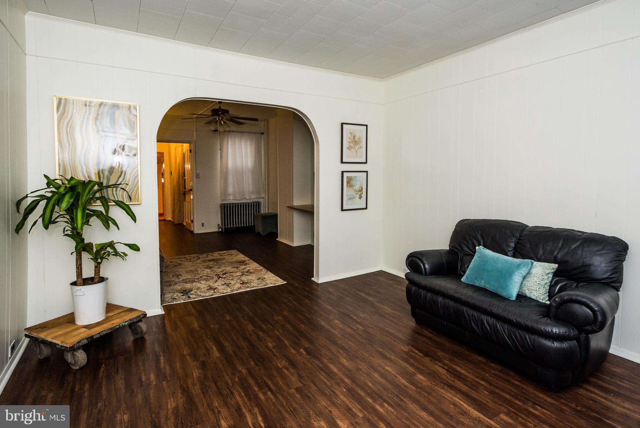 1510 Riverside Avenue Baltimore, MD 21230 - Photo 6 of 24 Living Room