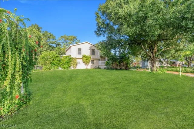a view of a house with a yard