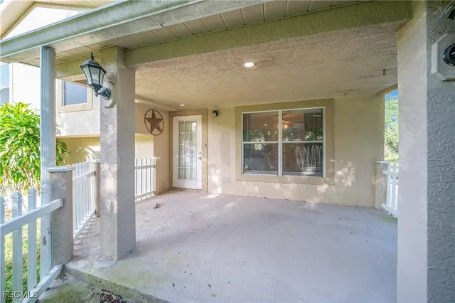 a view of livingroom with an outdoor space