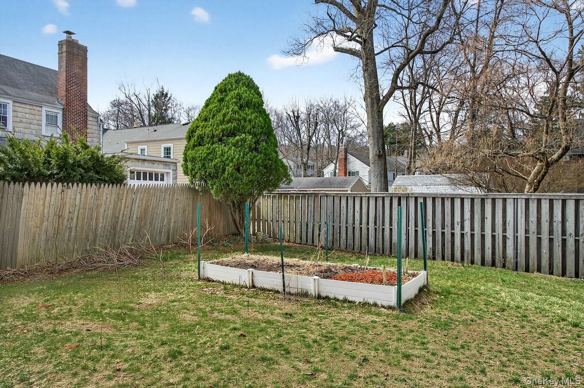 48 Fenwick Road Hastings-on-Hudson, NY 10706 - Photo 35 of 40 a garden view